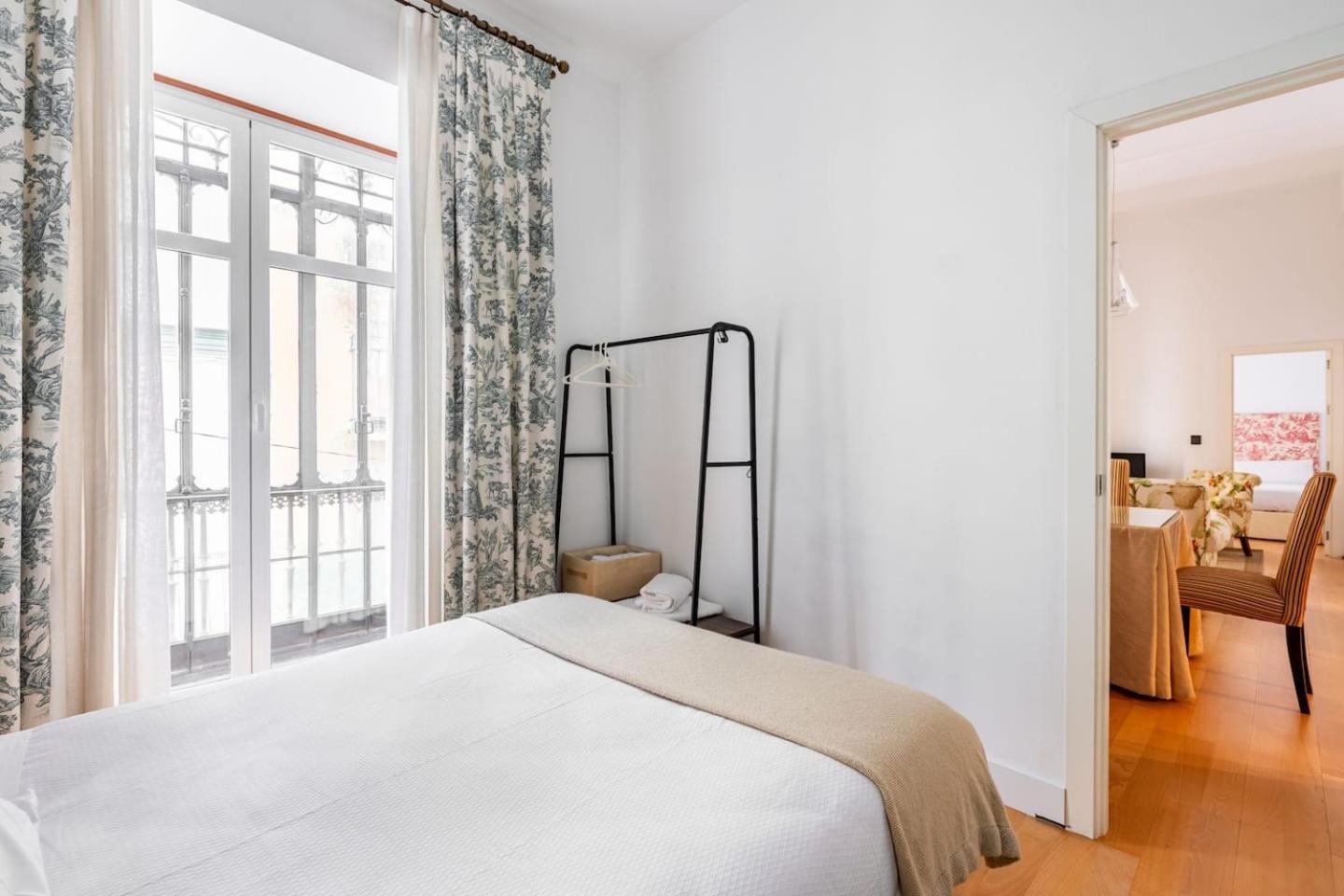 Komodo Sierpes: Bright & Classy Central Apartment เซบีญา ภายนอก รูปภาพ