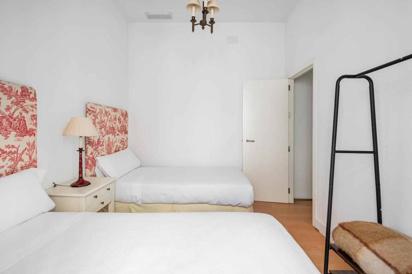 Komodo Sierpes: Bright & Classy Central Apartment เซบีญา ภายนอก รูปภาพ
