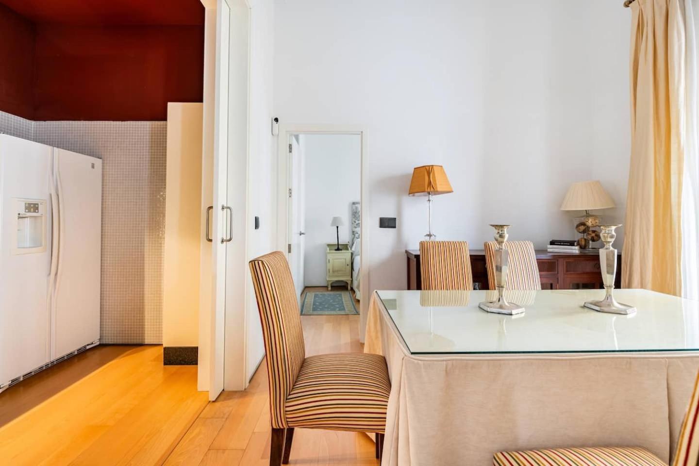 Komodo Sierpes: Bright & Classy Central Apartment เซบีญา ภายนอก รูปภาพ