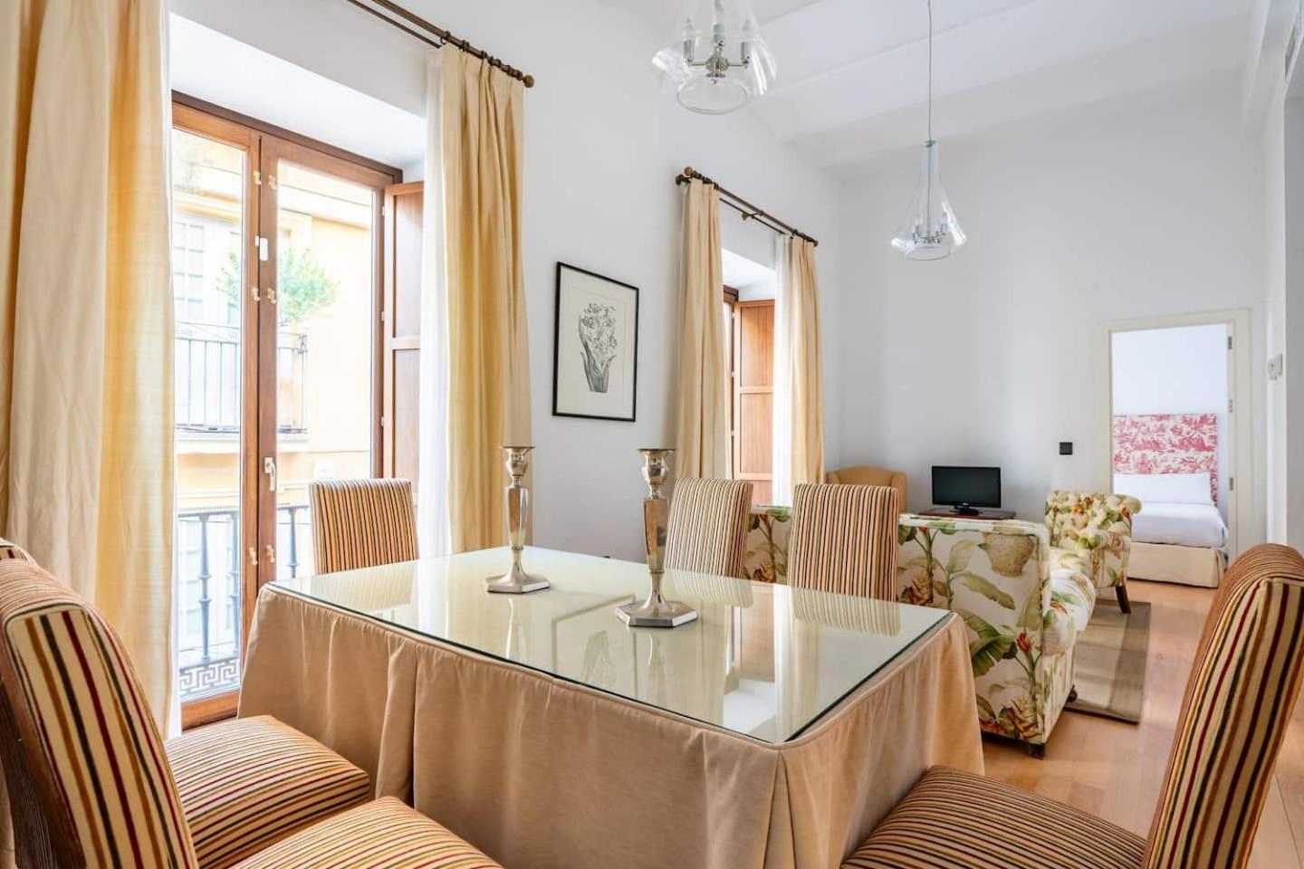 Komodo Sierpes: Bright & Classy Central Apartment เซบีญา ภายนอก รูปภาพ