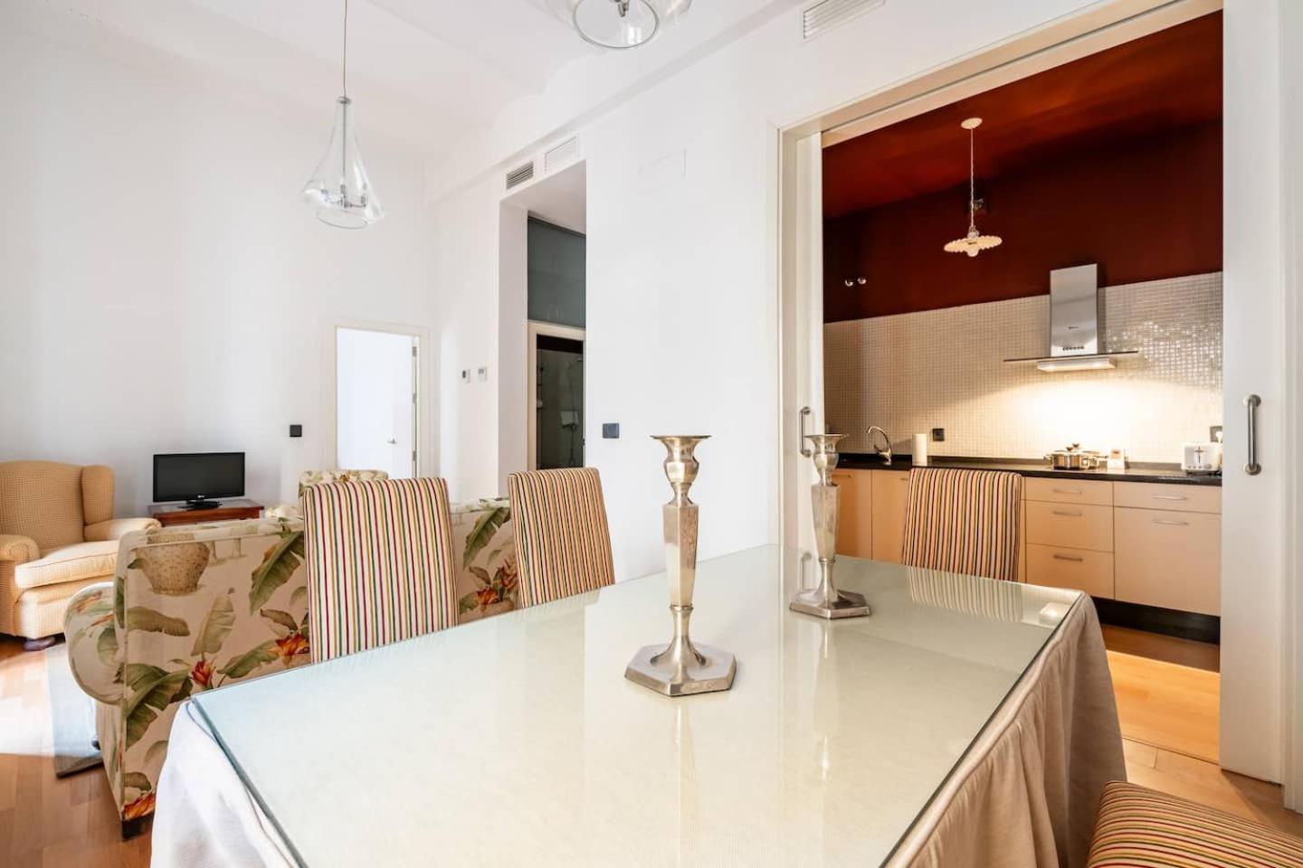 Komodo Sierpes: Bright & Classy Central Apartment เซบีญา ภายนอก รูปภาพ