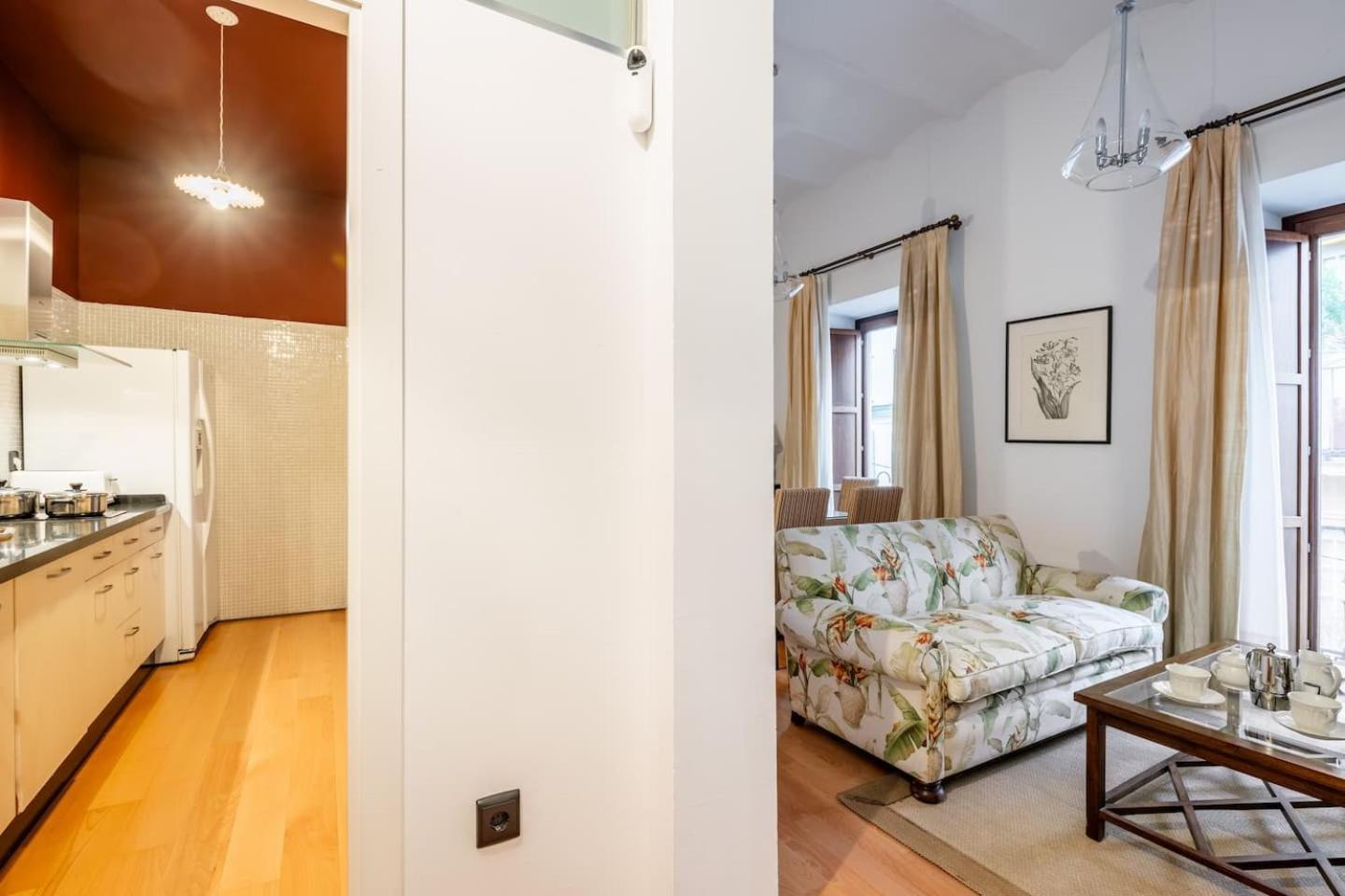 Komodo Sierpes: Bright & Classy Central Apartment เซบีญา ภายนอก รูปภาพ