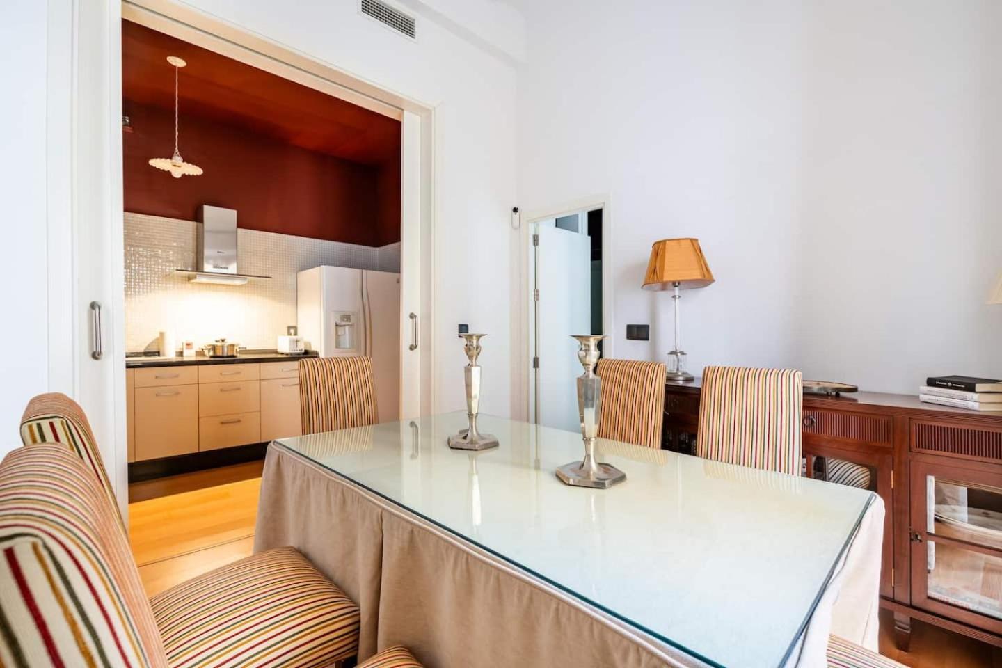 Komodo Sierpes: Bright & Classy Central Apartment เซบีญา ภายนอก รูปภาพ
