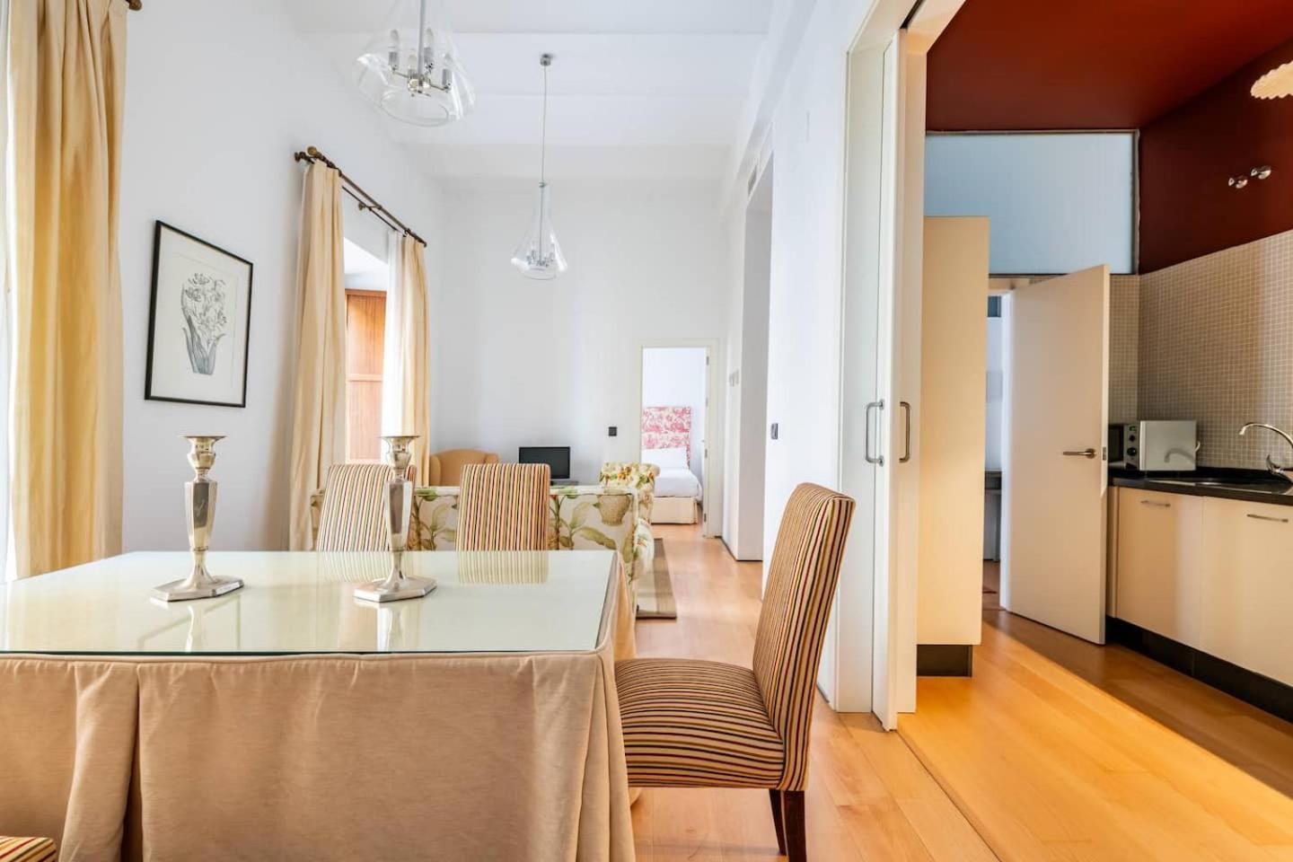 Komodo Sierpes: Bright & Classy Central Apartment เซบีญา ภายนอก รูปภาพ